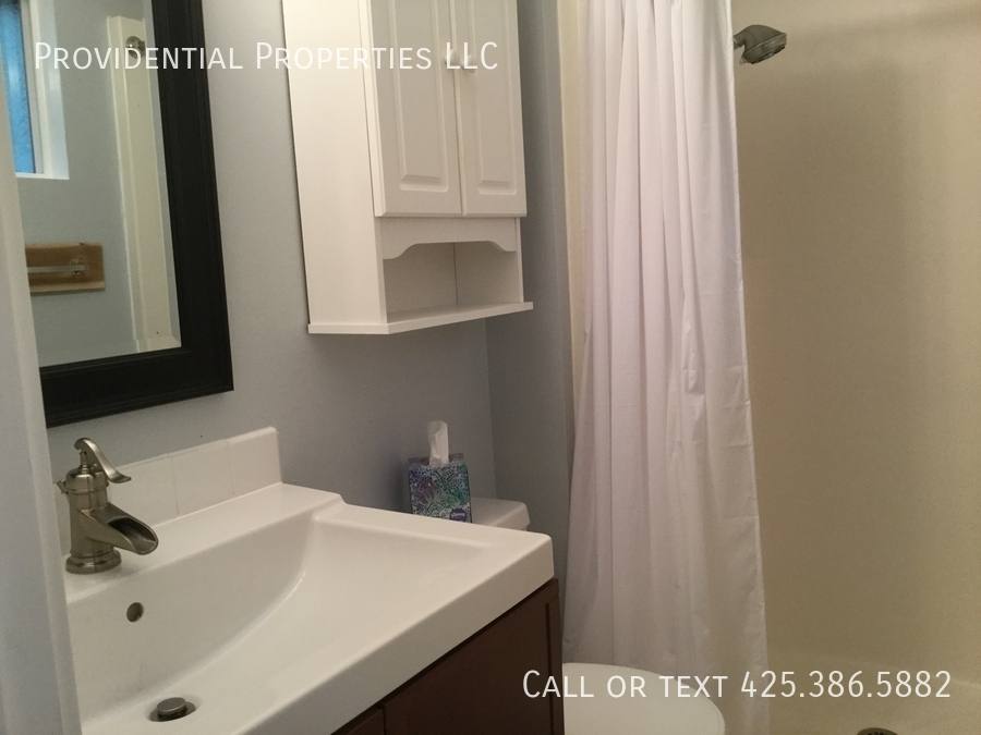 House for rent at 17009 NE 28th Place, Bellevue, WA 98008