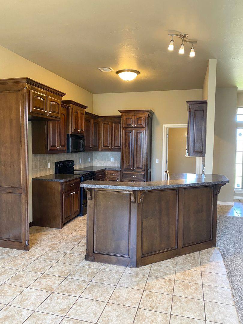 House for rent at 324 Madison Place Dr, Oklahoma City, OK 73160