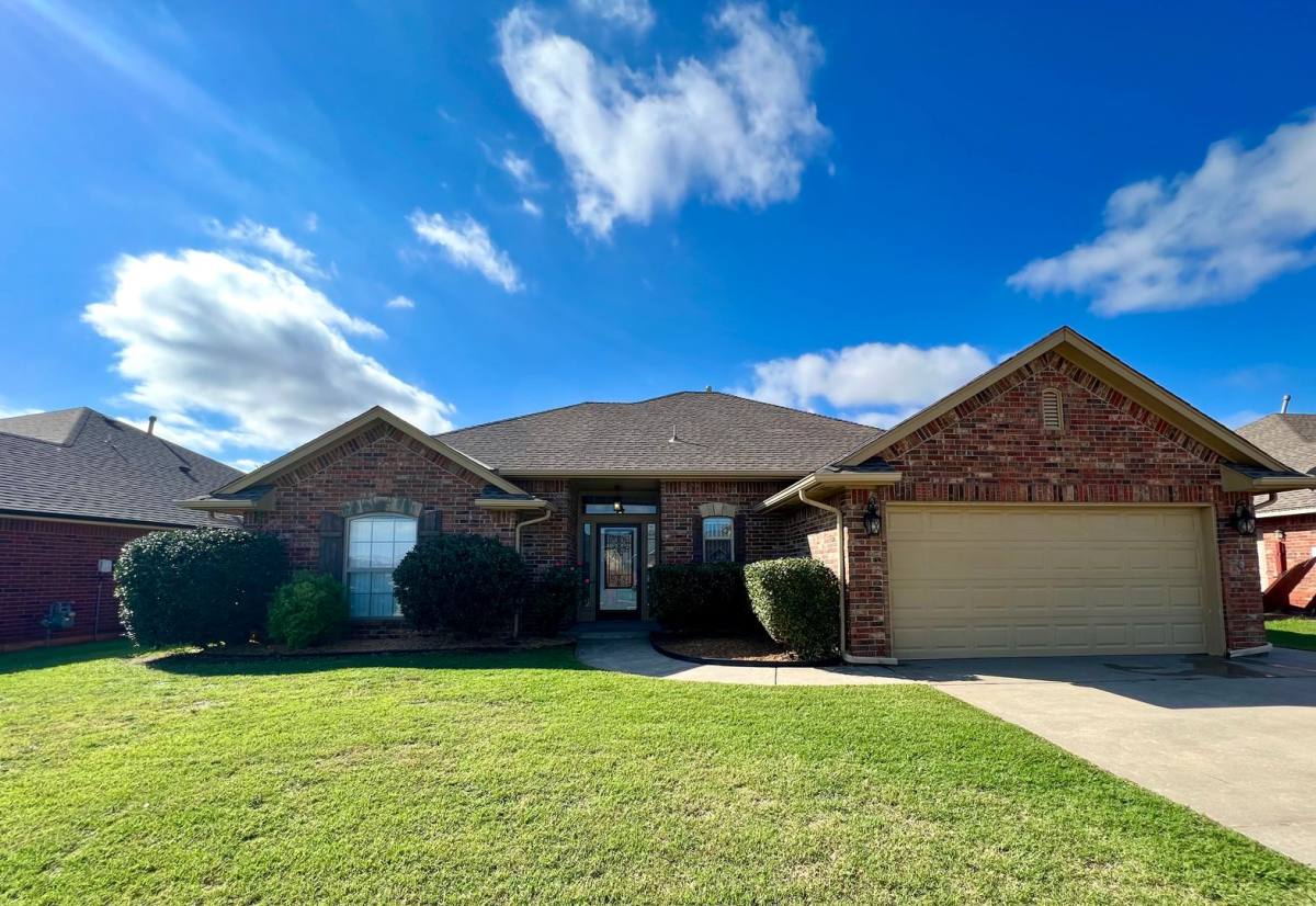 House for rent at 324 Madison Place Dr, Oklahoma City, OK 73160