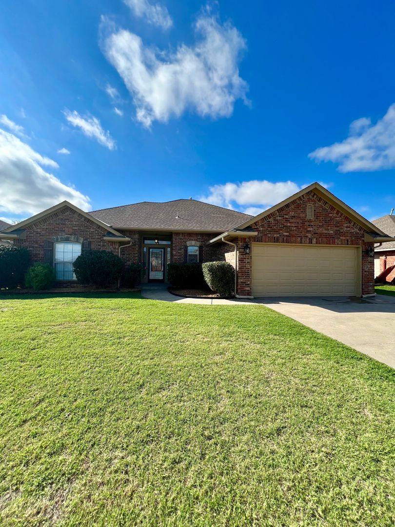 House for rent at 324 Madison Place Dr, Oklahoma City, OK 73160
