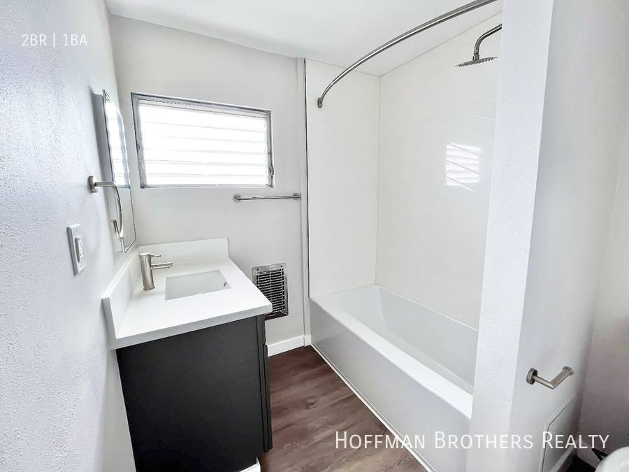Apartment for rent at 970 Menlo Ave #6, Los Angeles, CA 90006
