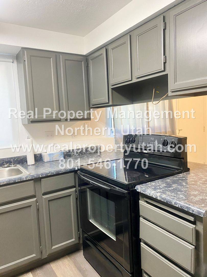Townhouse for rent at 111 E Center St, Clearfield, UT 84015