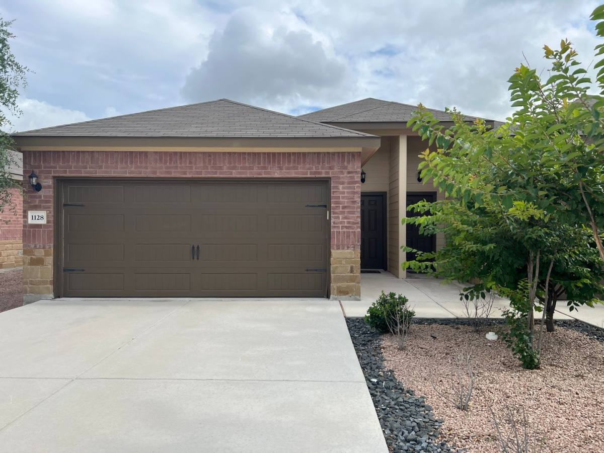 Townhouse for rent at 1128 Renee Way, Seguin, TX 78155