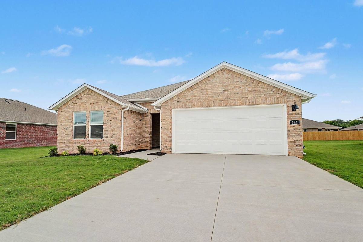 House for rent at 541 Nevada St, Farmington, AR 72730