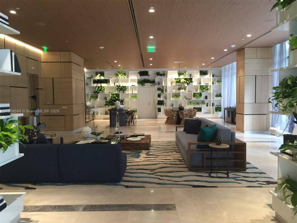 Apartment for rent at 45 SW 9th St #1402, Miami, FL 33130