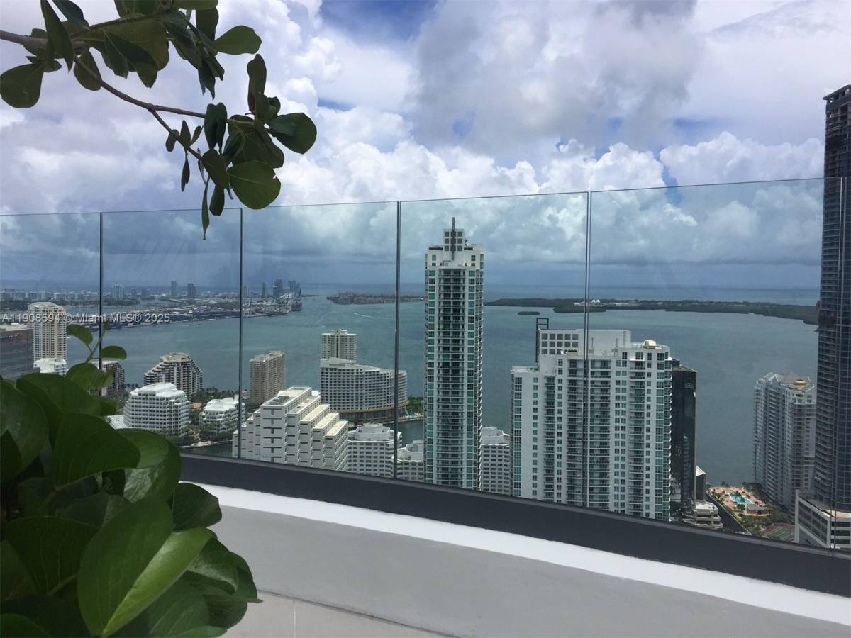 Apartment for rent at 45 SW 9th St #1402, Miami, FL 33130