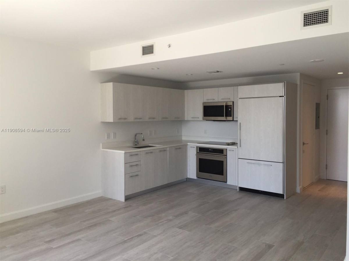 Apartment for rent at 45 SW 9th St #1402, Miami, FL 33130
