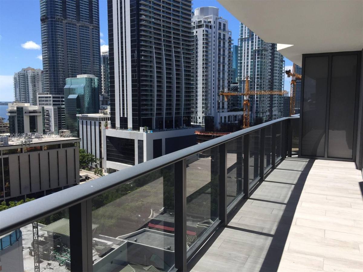 Apartment for rent at 45 SW 9th St #1402, Miami, FL 33130
