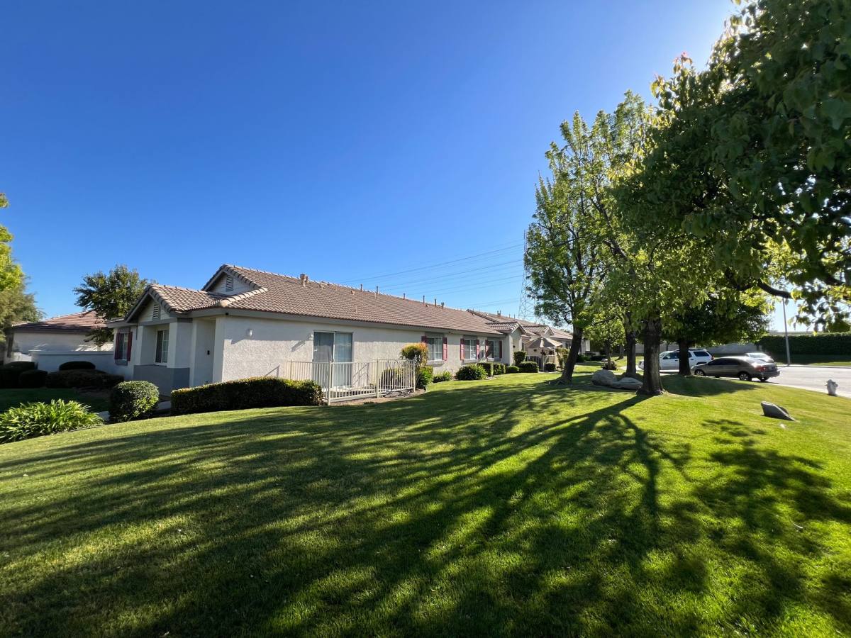 Apartment for rent at 4302 Pebble Creek Dr, Bakersfield, CA 93312