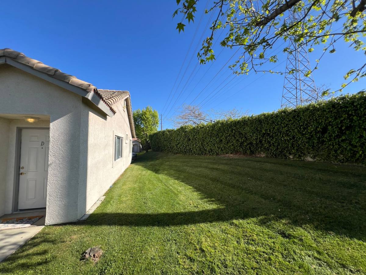 Apartment for rent at 4302 Pebble Creek Dr, Bakersfield, CA 93312