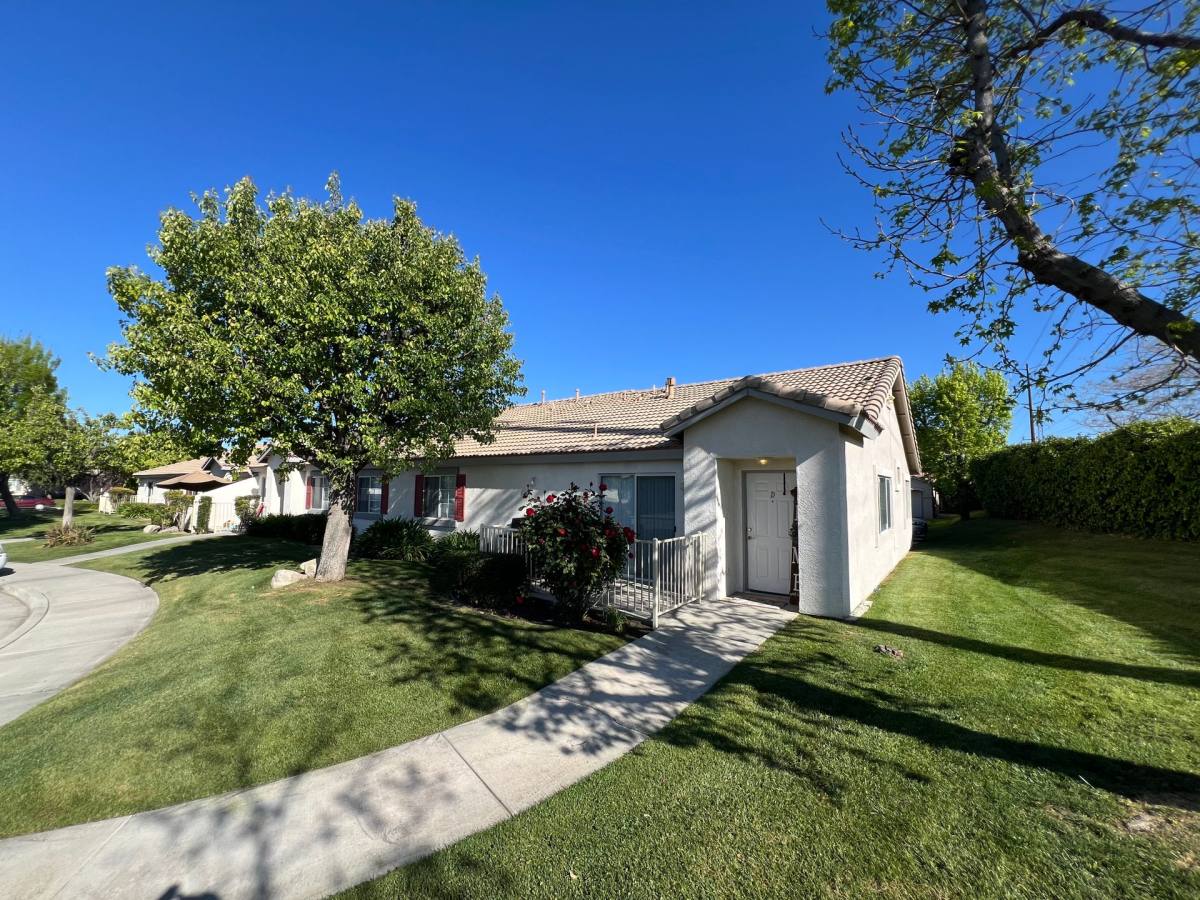 Apartment for rent at 4302 Pebble Creek Dr, Bakersfield, CA 93312