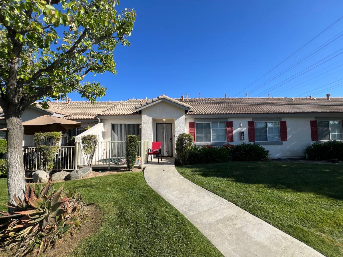 Apartment for rent at 4302 Pebble Creek Dr, Bakersfield, CA 93312