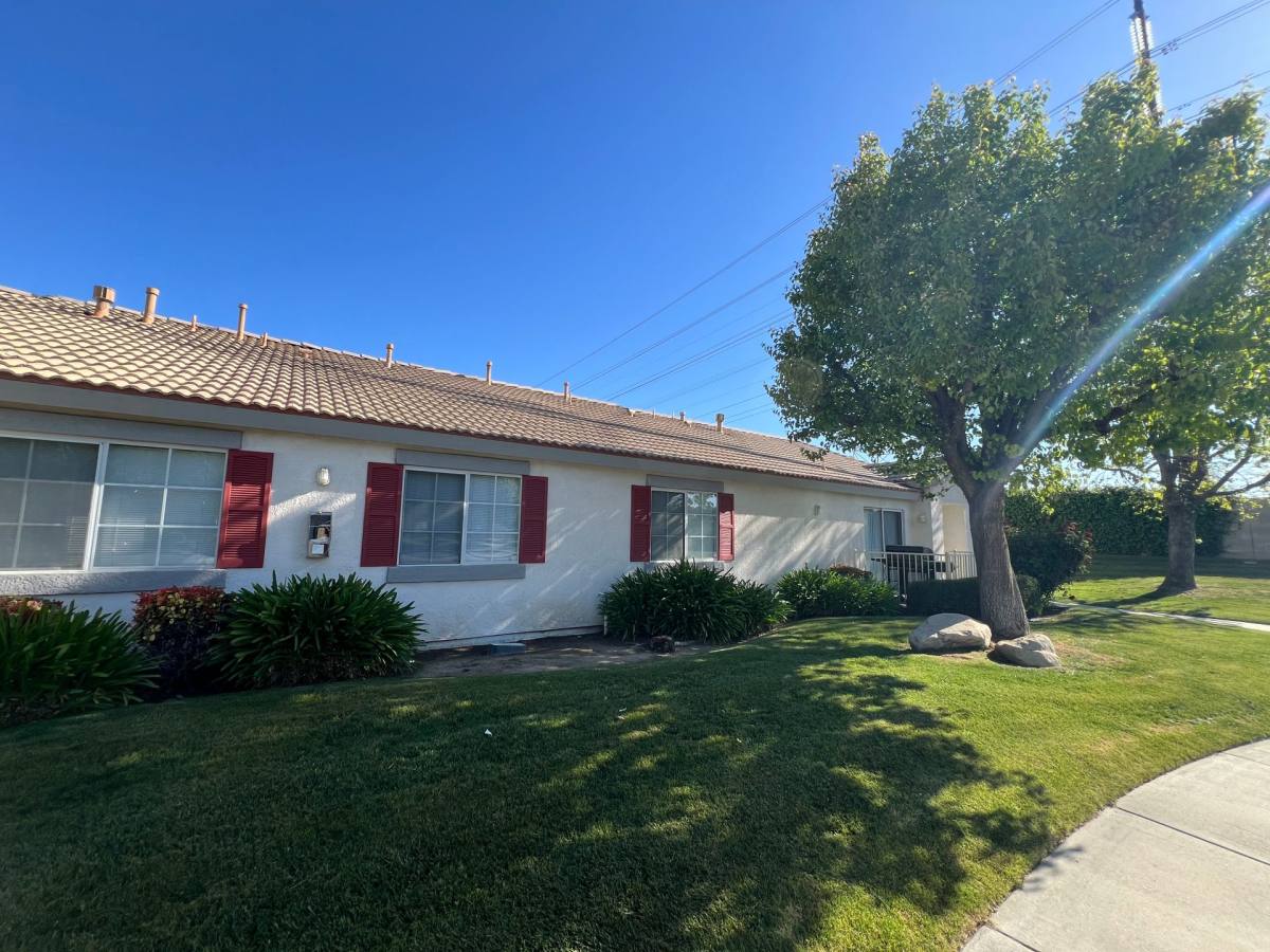 Apartment for rent at 4302 Pebble Creek Dr, Bakersfield, CA 93312