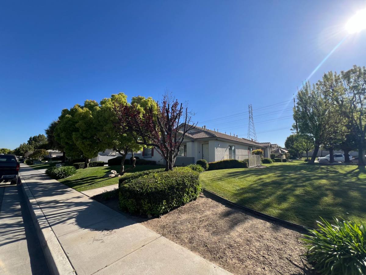 Apartment for rent at 4302 Pebble Creek Dr, Bakersfield, CA 93312