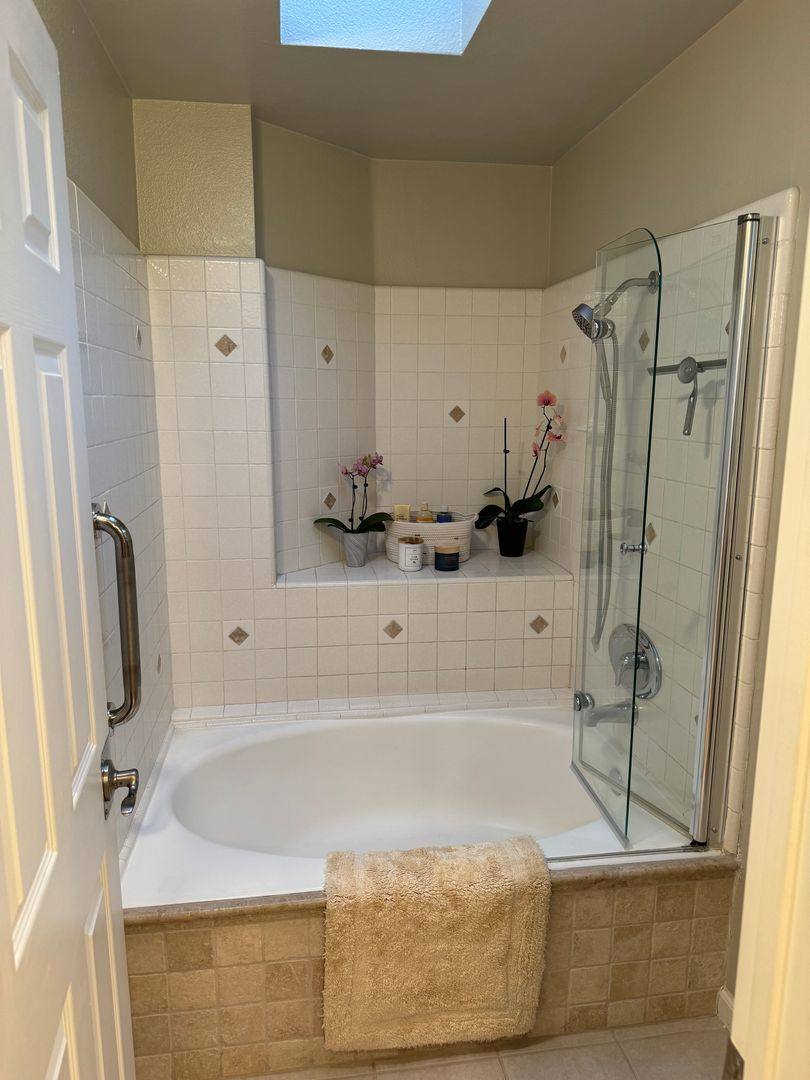 House for rent at 197 La Veta Dr, Camarillo, CA 93012