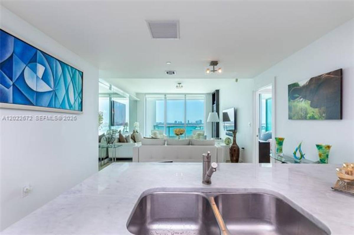 Condo for rent at 900 Biscayne Blvd, Miami, FL 33132