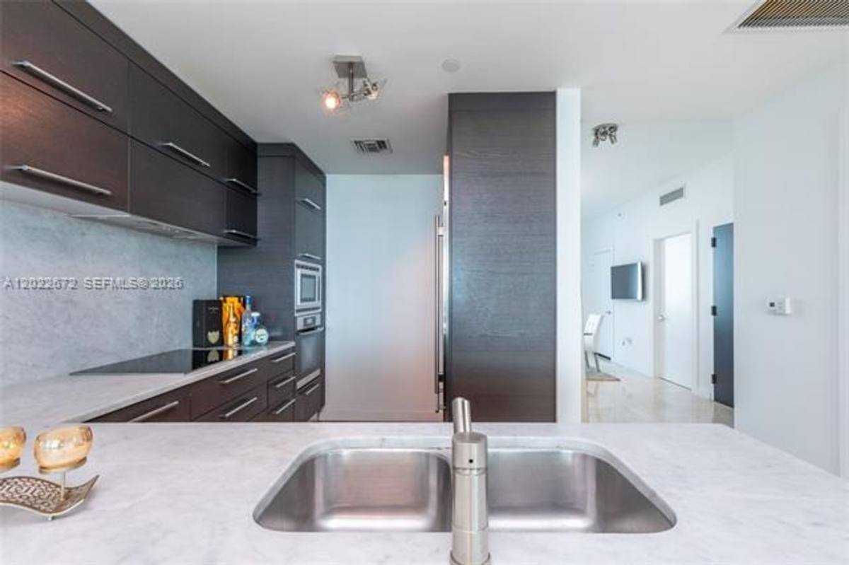 Condo for rent at 900 Biscayne Blvd, Miami, FL 33132