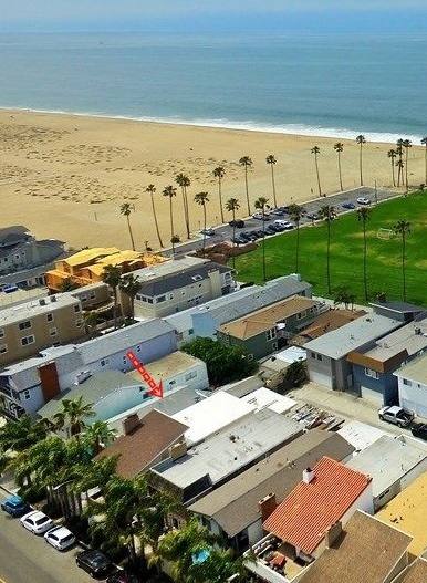Apartment for rent at 915 E Balboa Blvd, Newport Beach, CA 92661