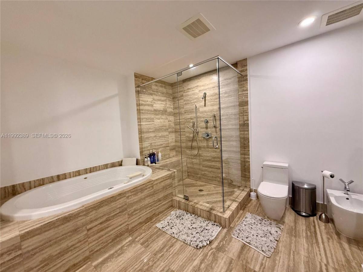 Apartment for rent at 15901 Collins Ave, North Miami Beach, FL 33160