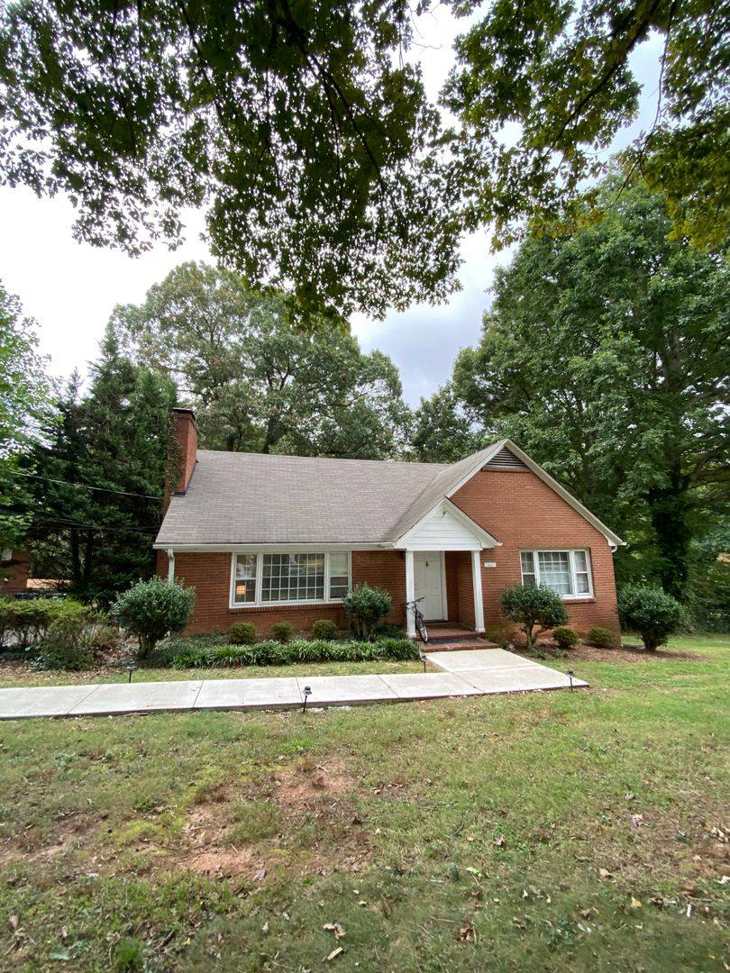 Apartment for rent at 1821 Waycross, Winston Salem, NC 27106