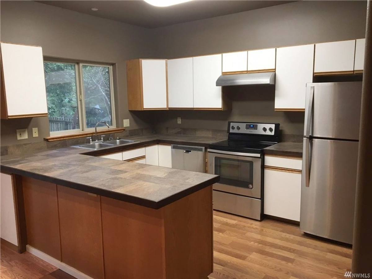 Apartment for rent at 534 University Rd, Friday Harbor, WA 98250