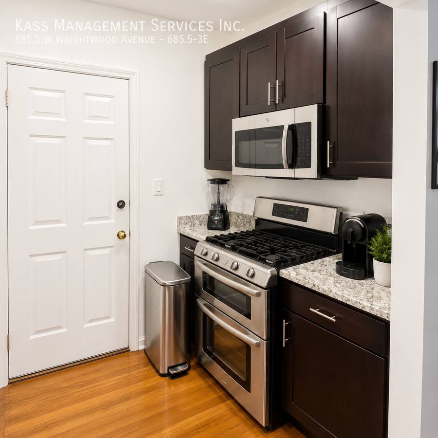 Apartment for rent at 6855 W Wrightwood Ave #3E, Chicago, IL 60614