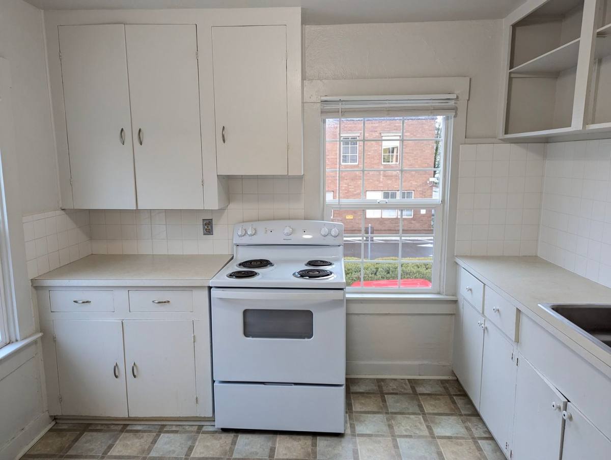 Apartment for rent at 4712-16 SE Belmont St, Portland, OR 97215