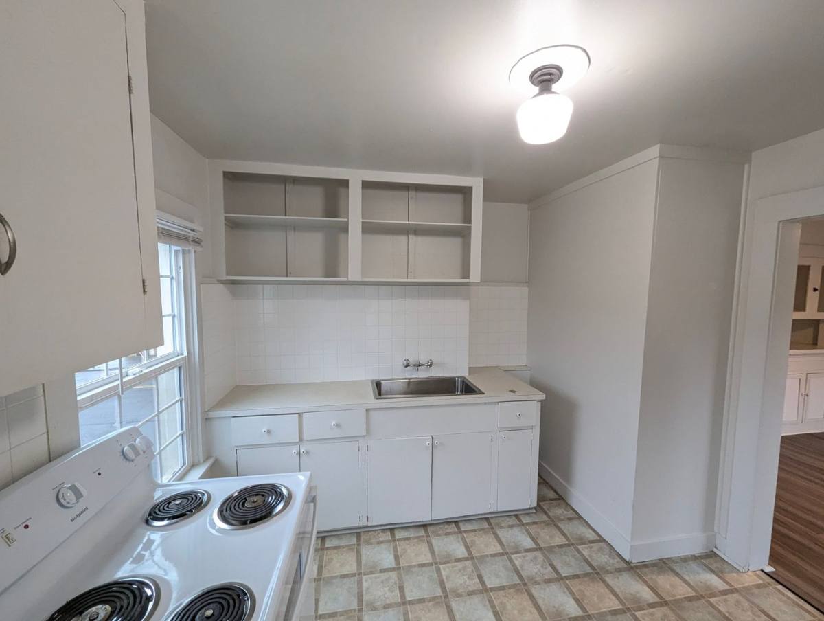 Apartment for rent at 4712-16 SE Belmont St, Portland, OR 97215