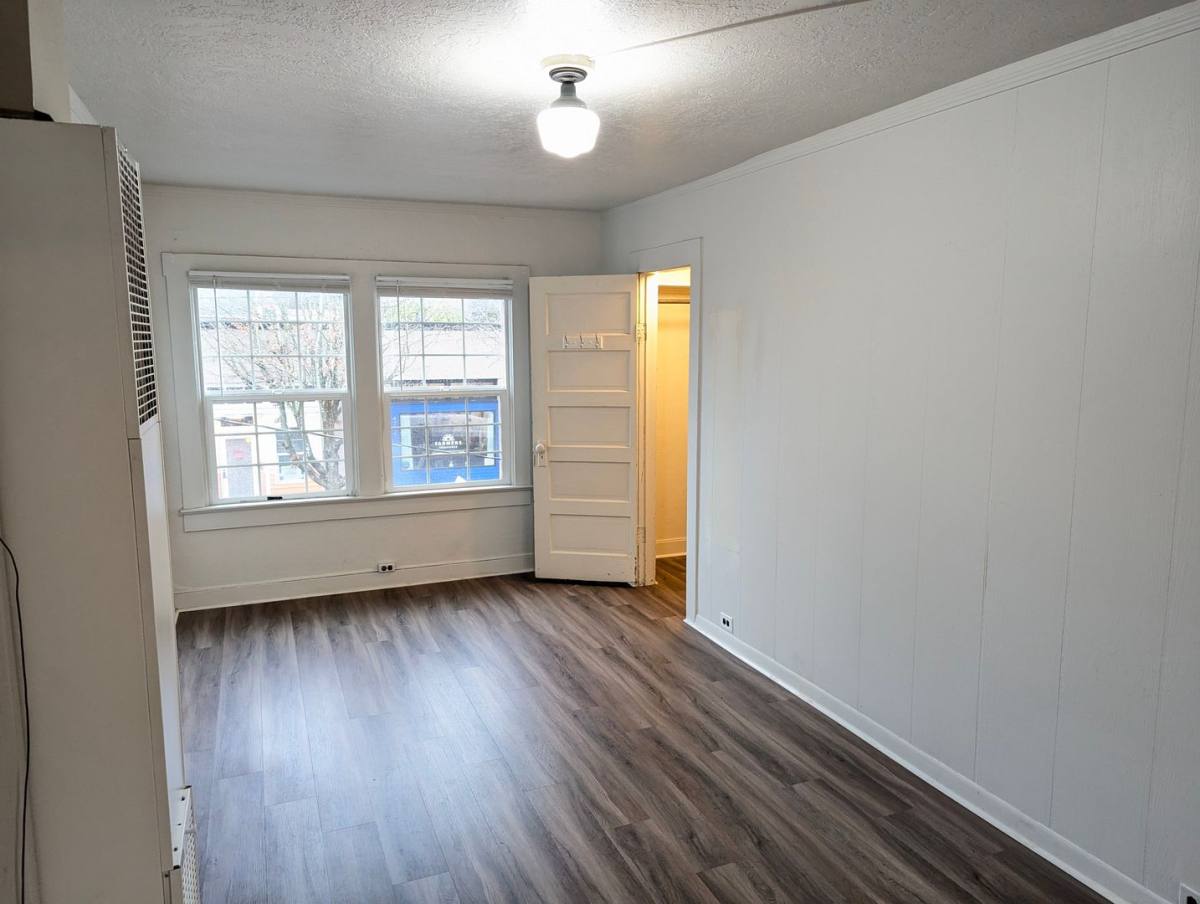 Apartment for rent at 4712-16 SE Belmont St, Portland, OR 97215