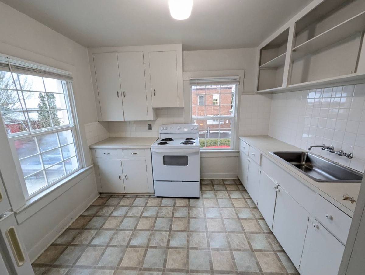 Apartment for rent at 4712-16 SE Belmont St, Portland, OR 97215