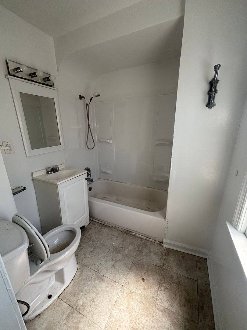 House for rent at 800 London Rd, Cleveland, OH 44110
