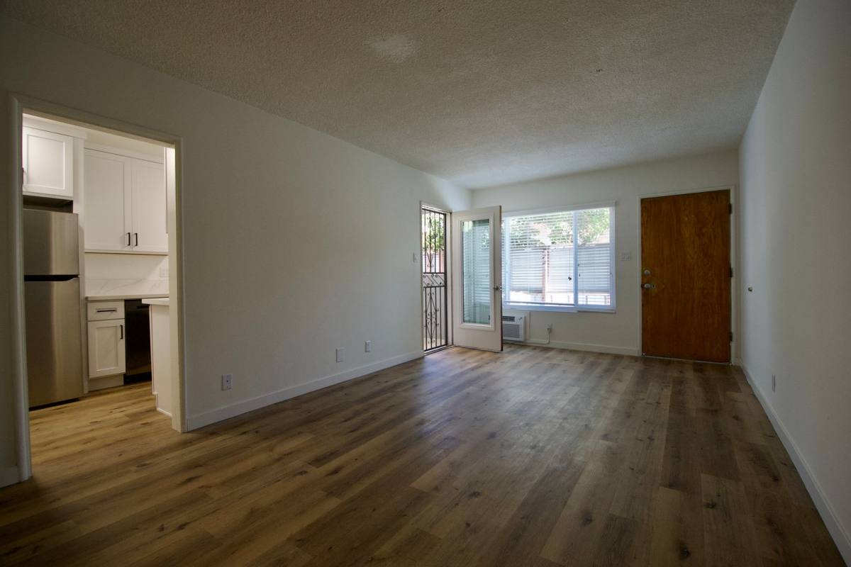 Apartment for rent at 527 N Serrano Ave, Los Angeles, CA 90004