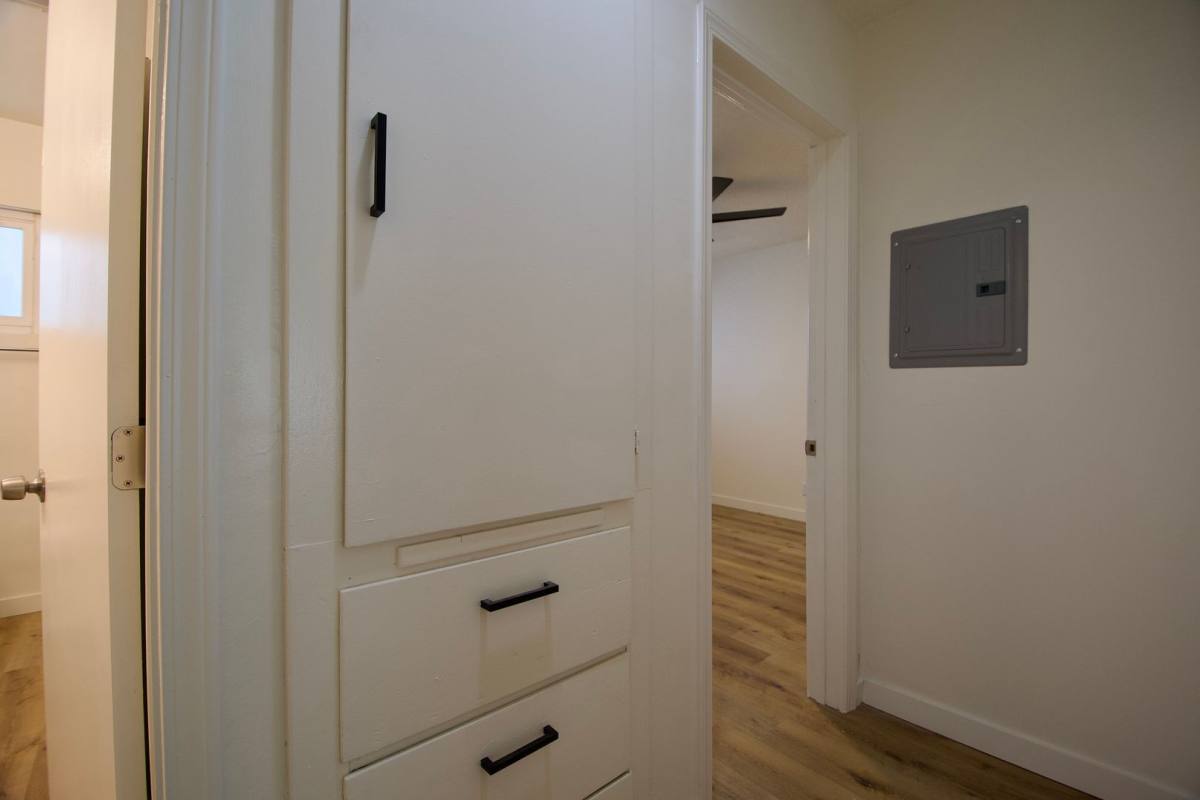 Apartment for rent at 527 N Serrano Ave, Los Angeles, CA 90004