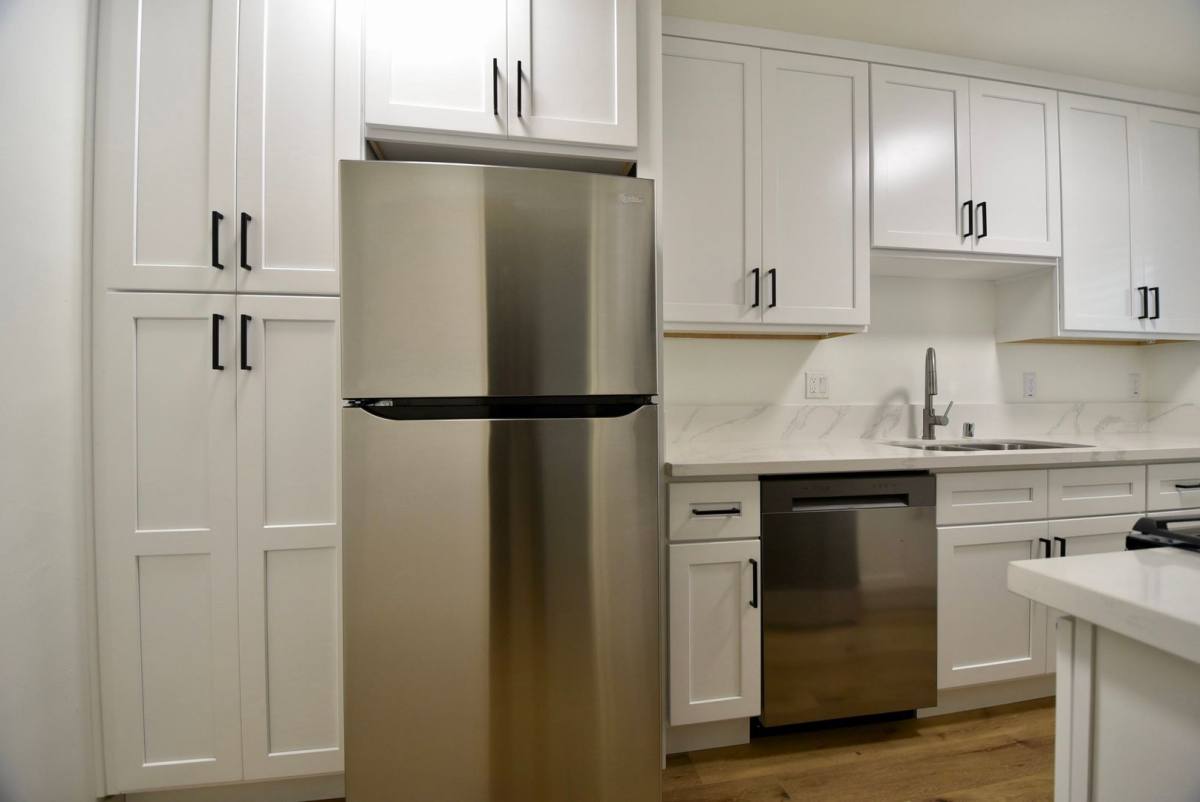 Apartment for rent at 527 N Serrano Ave, Los Angeles, CA 90004