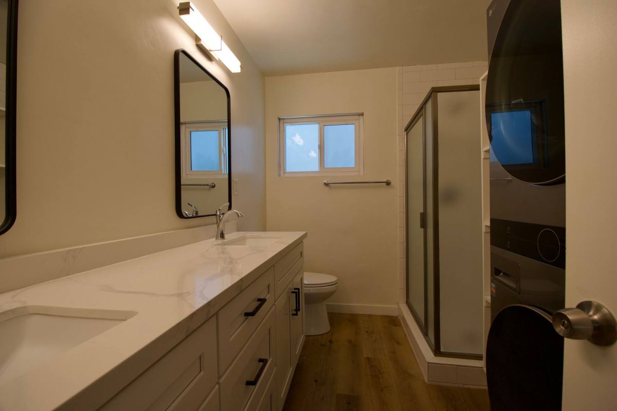 Apartment for rent at 527 N Serrano Ave, Los Angeles, CA 90004