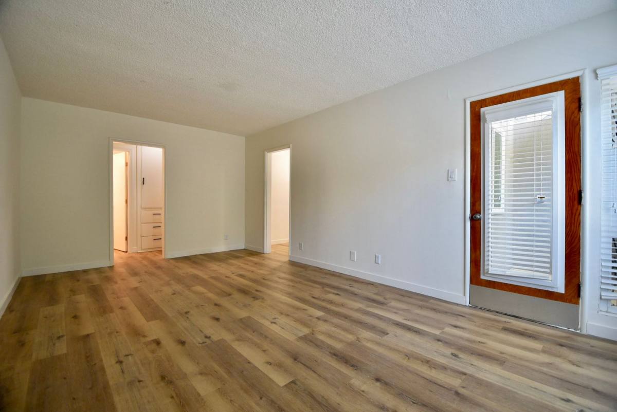 Apartment for rent at 527 N Serrano Ave, Los Angeles, CA 90004