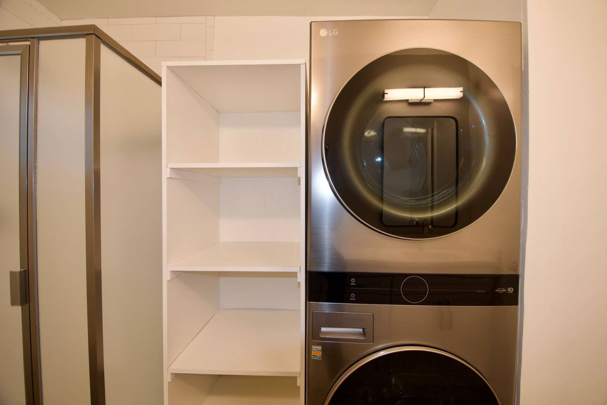 Apartment for rent at 527 N Serrano Ave, Los Angeles, CA 90004