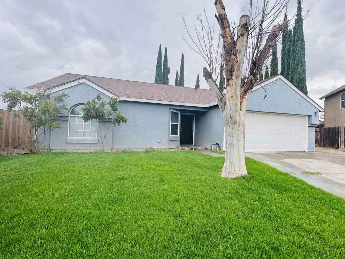 House for rent at 827 Mesa Court, Los Banos, CA 93635