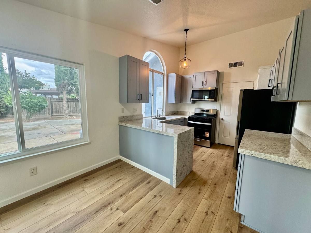 House for rent at 827 Mesa Court, Los Banos, CA 93635