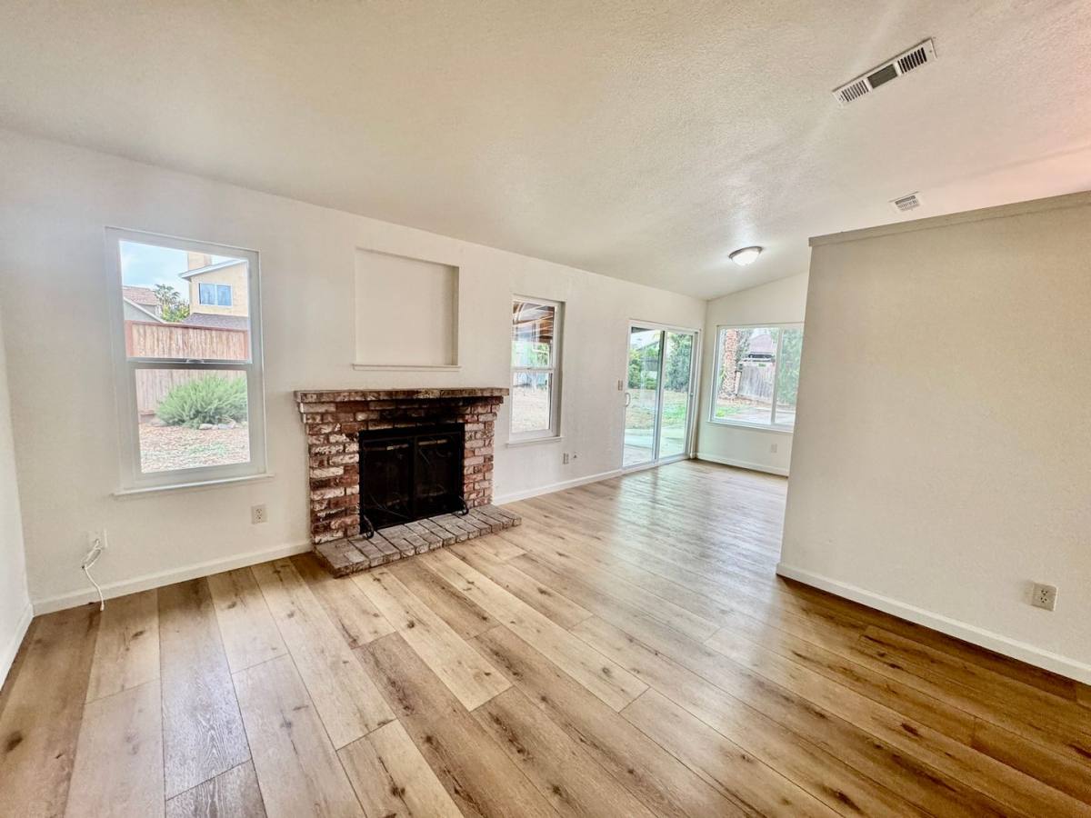 House for rent at 827 Mesa Court, Los Banos, CA 93635