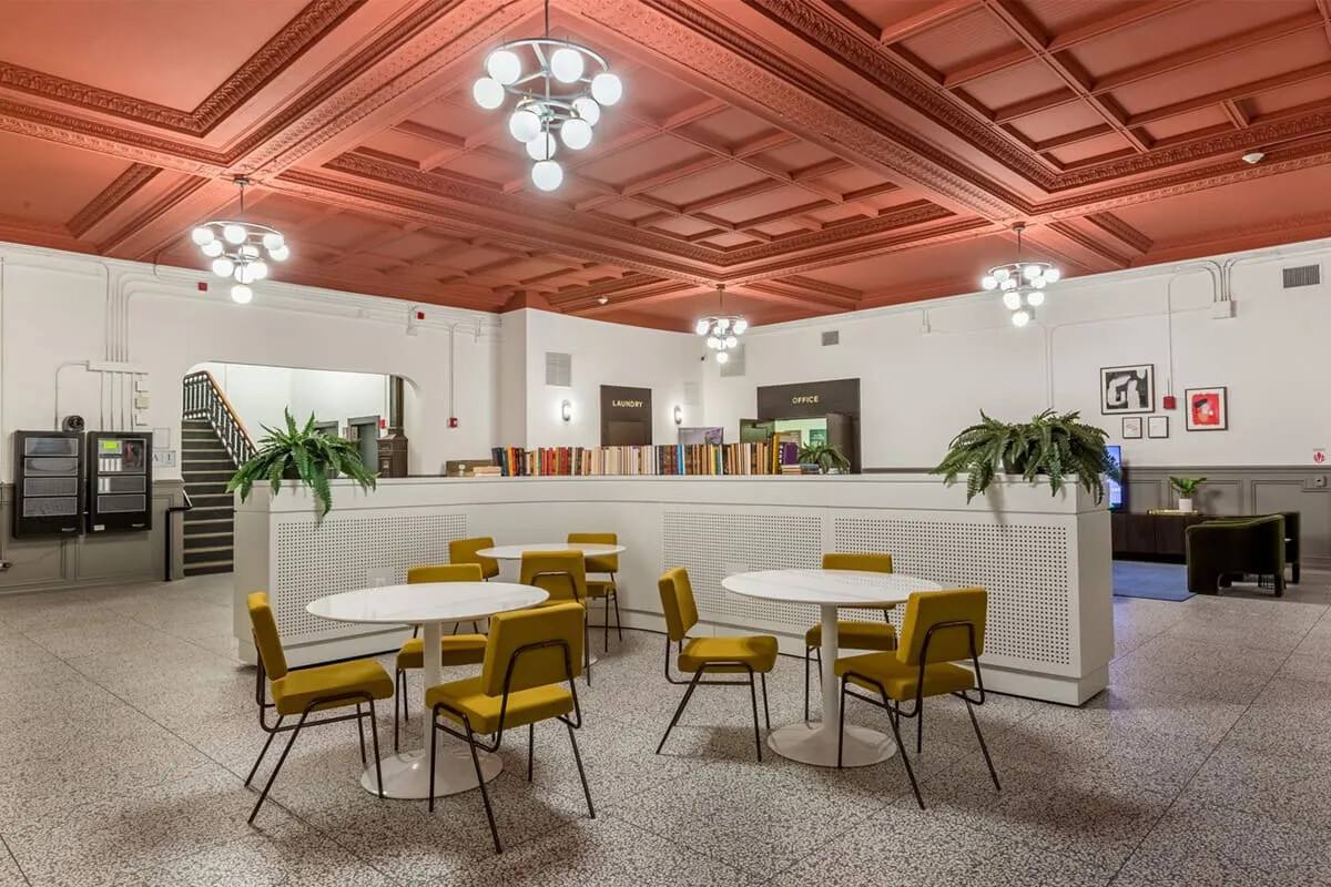 Apartment for rent at 6807 N Sheridan Rd, Chicago, IL 60626