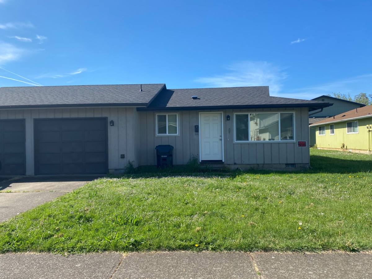 Apartment for rent at 121 123 U St, Springfield, OR 97477