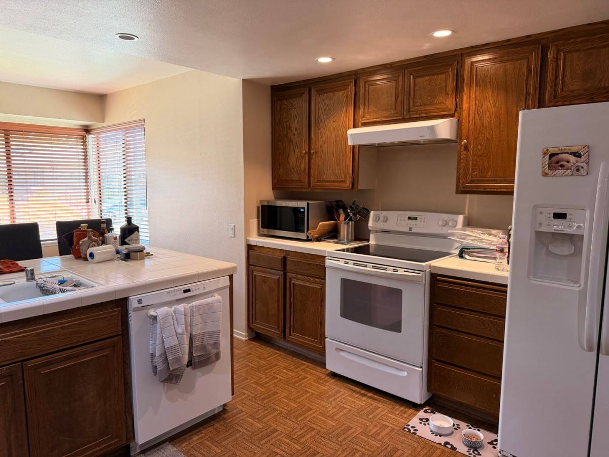 Townhouse for rent at 17105 Village, Camarillo, CA 93012