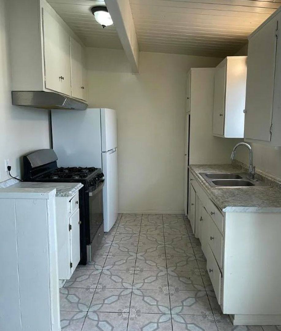 Apartment for rent at 712 S G St, Oxnard, CA 93030