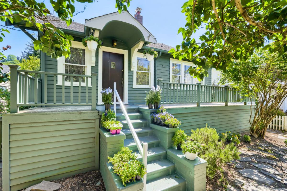 House for rent at 2552 57th Ave SW, Seattle, WA 98116