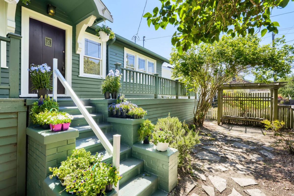 House for rent at 2552 57th Ave SW, Seattle, WA 98116