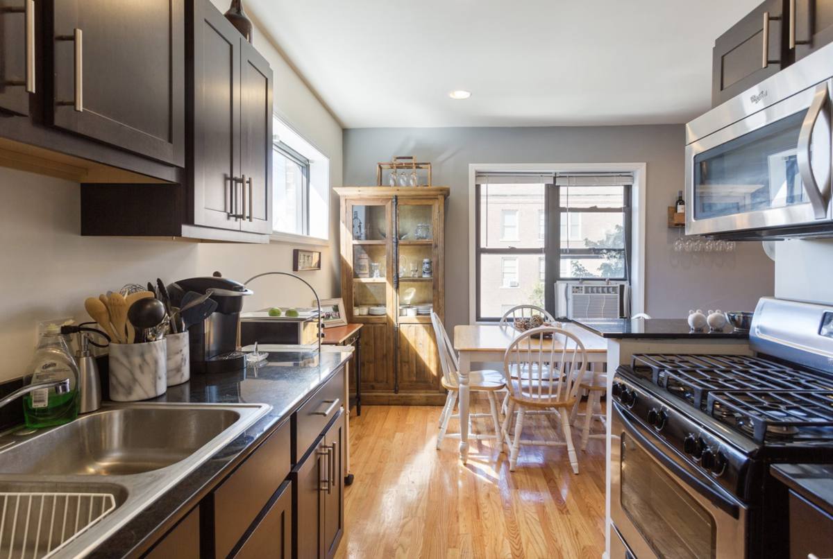 Apartment for rent at 1901 W Wilson Ave, Chicago, IL 60640