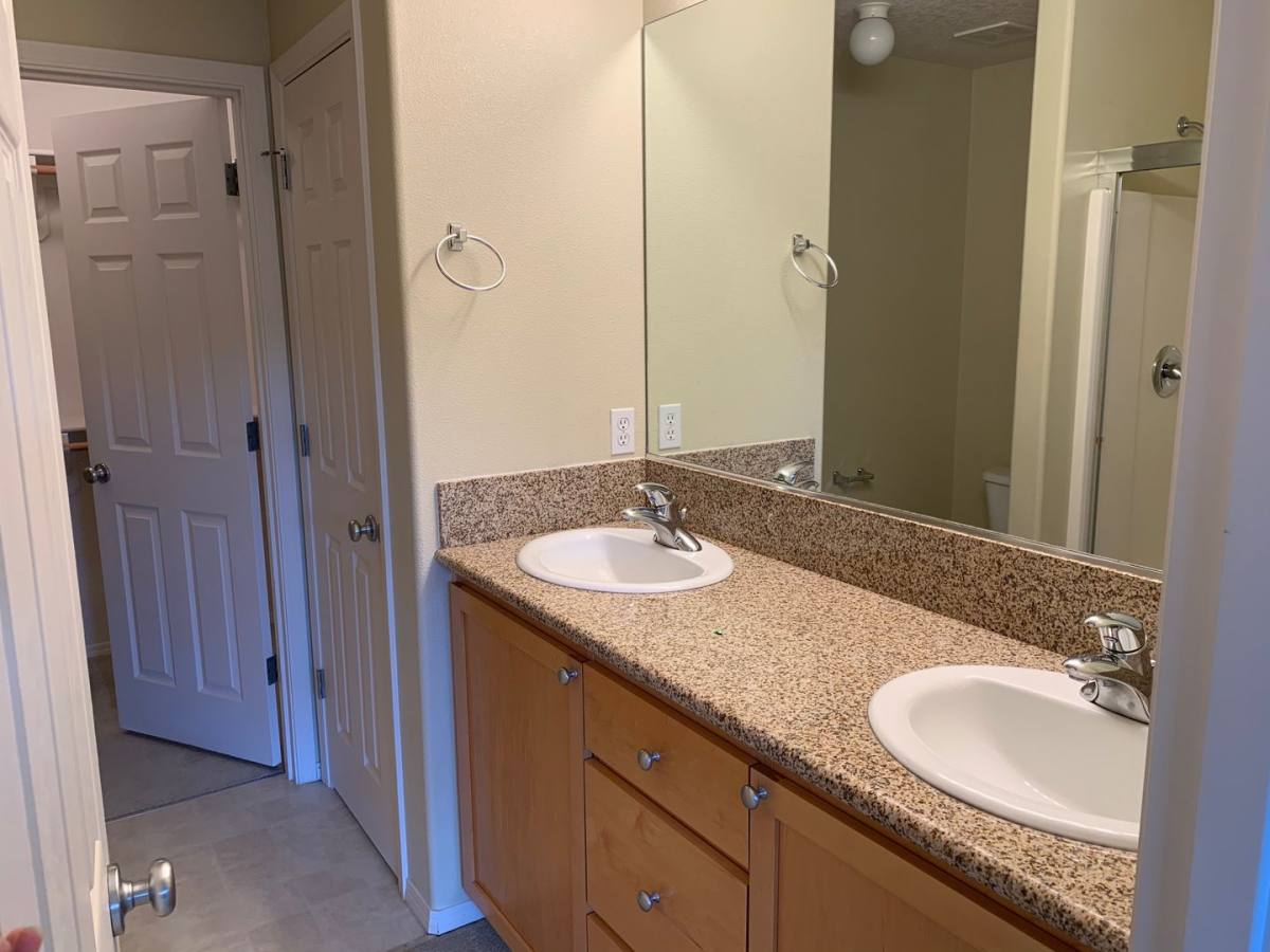 Townhouse for rent at 6031 NE Maidstone St, Hillsboro, OR 97124