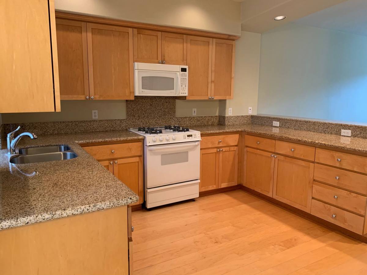 Townhouse for rent at 6031 NE Maidstone St, Hillsboro, OR 97124