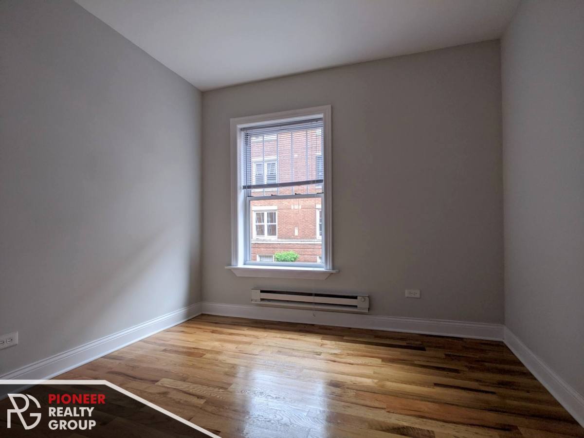 Apartment for rent at 947 W Cornelia, Chicago, IL 60657